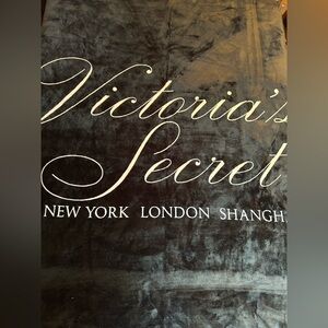 Victoria’s Secret Super Soft Sherpa Blanket